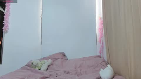 Snapshot of eimy_leny_ chatting on 09/22/25, 08:22 EIMY online show from 09/22/25, 08:22