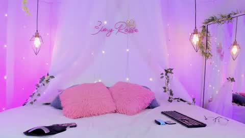 eimy_rosse18 online show from 04/24/26, 01:02