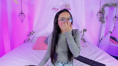 eimy_rosse18 online show from 04/27/26, 01:09