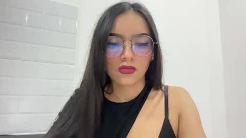 eimy_rosse18 online show from 05/05/26, 01:52