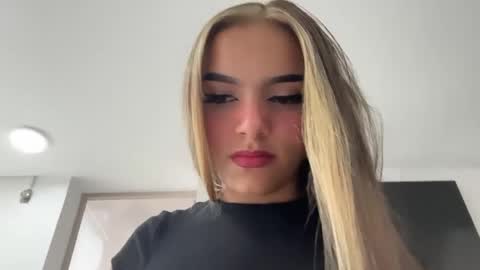 eimy_rosse18 online show from 05/08/26, 01:49