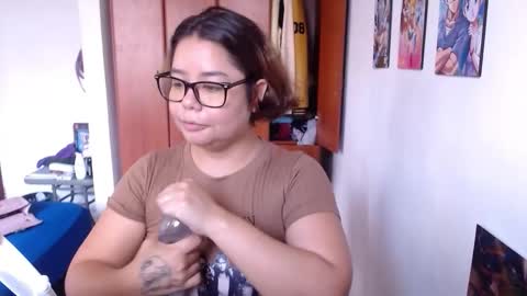 eimy_saenzz online show from 12/04/25, 04:16