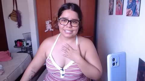 Snapshot of eimy_saenzz chatting on 01/17/26, 06:11 eimy_saenzz online show from 01/17/26, 06:11