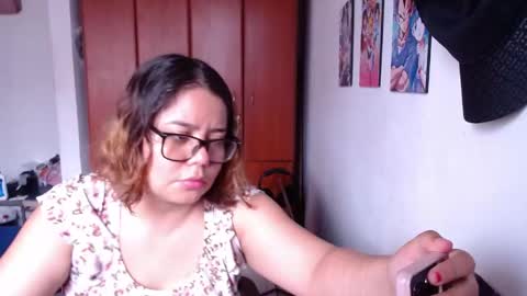 Snapshot of eimy_saenzz chatting on 04/19/26, 06:10 eimy_saenzz online show from 04/19/26, 06:10