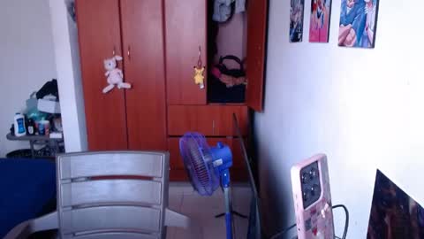 Snapshot of eimy_saenzz chatting on 04/25/26, 06:27 eimy_saenzz online show from 04/25/26, 06:27