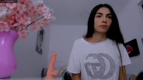 Snapshot of eimy_skinny chatting on 02/06/25, 11:54 eimy online show from 02/06/25, 11:54