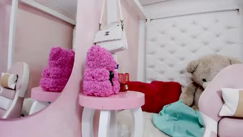 Snapshot of eimy_skinny chatting on 02/20/26, 12:49 eimy online show from 02/20/26, 12:49