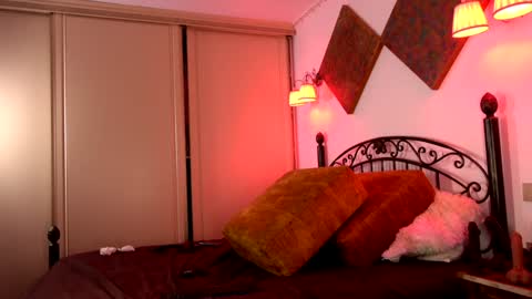 Snapshot of einneuesleben89 chatting on 01/31/25, 07:39 Elena online show from 01/31/25, 07:39