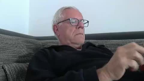 Snapshot of eisbaer1957 chatting on 05/17/26, 08:23 eisbaer1957 online show from 05/17/26, 08:23