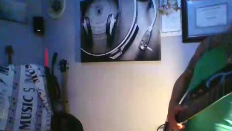 Snapshot of eiwanyorthong chatting on 04/16/26, 04:24 ThongLover6869 online show from 04/16/26, 04:24