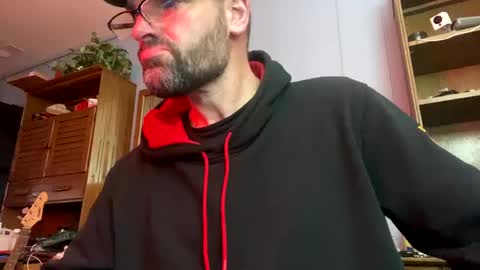 Snapshot of ejbooker11 chatting on 12/05/24, 05:26 PiedPiper online show from 12/05/24, 05:26