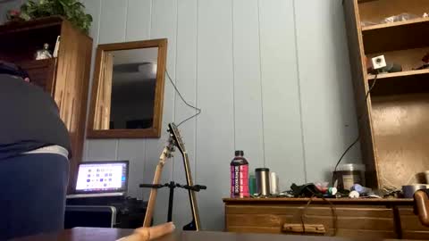 Snapshot of ejbooker11 chatting on 03/25/26, 11:49 PiedPiper online show from 03/25/26, 11:49