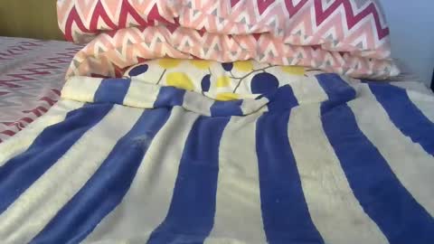 Snapshot of el_petite chatting on 03/08/25, 01:03 petite online show from 03/08/25, 01:03