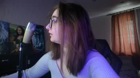 If you like it when I meow give me a thumbs up online show from 03/11/25, 09:02