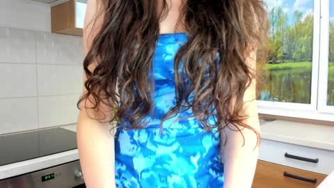 Ela online show from 10/24/25, 06:54