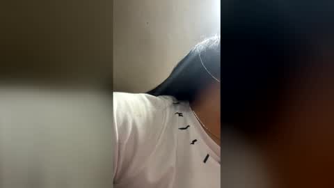 Snapshot of elahia__marquez chatting on 12/14/25, 03:39 Elahia online show from 12/14/25, 03:39