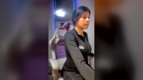 Snapshot of elahia__marquez chatting on 12/18/25, 12:49 Elahia online show from 12/18/25, 12:49