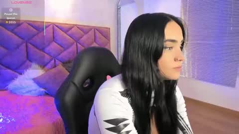 Snapshot of elaia_muller chatting on 01/16/26, 04:27 Elaia online show from 01/16/26, 04:27