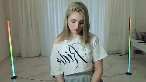 Snapshot of elainaberrong chatting on 03/30/26, 09:54 Ela online show from 03/30/26, 09:54