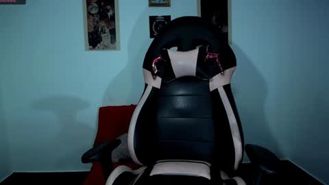 Snapshot of elaine6 chatting on 12/05/24, 05:04 eli online show from 12/05/24, 05:04