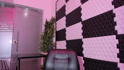 ElaineLaurent online show from 06/25/26, 05:12