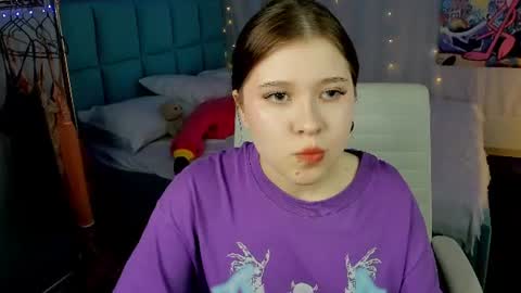Snapshot of elara_irving chatting on 07/15/26, 03:01 Elly online show from 07/15/26, 03:01