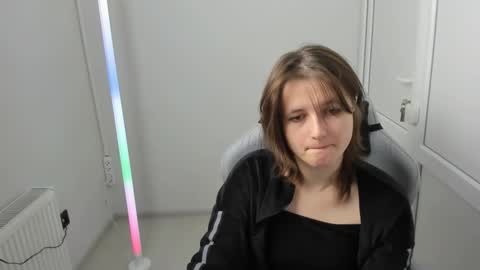 Evie online show from 04/25/26, 07:22
