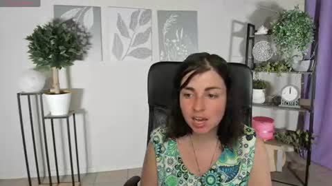 Snapshot of elara_starfall chatting on 06/20/26, 05:43 Marta online show from 06/20/26, 05:43