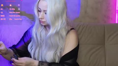 Snapshot of elarasable chatting on 11/25/25, 06:57 elarasable online show from 11/25/25, 06:57