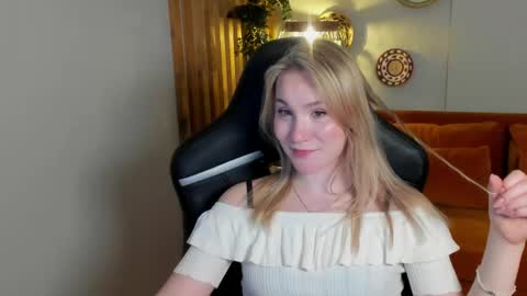 elaravoltage online show from 05/12/26, 05:26