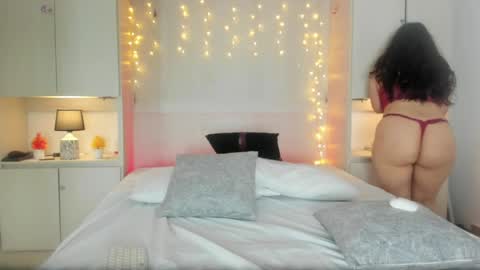 elarey_ online show from 04/25/26, 01:41