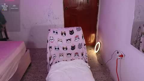 elaseles23 online show from 11/10/25, 11:15