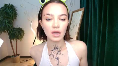 Snapshot of elastikiss chatting on 10/19/25, 02:12 elastikiss online show from 10/19/25, 02:12
