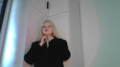 elayne_sweet online show from 06/14/26, 06:04
