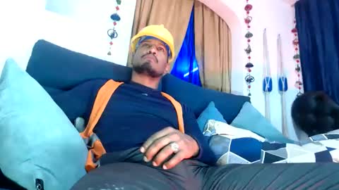 Snapshot of elcaballeroblack chatting on 02/18/26, 10:28 elcaballeroblack online show from 02/18/26, 10:28