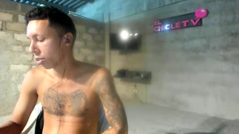 Snapshot of elchicletv chatting on 12/17/24, 05:51 El CHICLE TV - SHOW online show from 12/17/24, 05:51