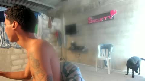 Snapshot of elchicletv chatting on 01/06/25, 04:44 El CHICLE TV - SHOW online show from 01/06/25, 04:44