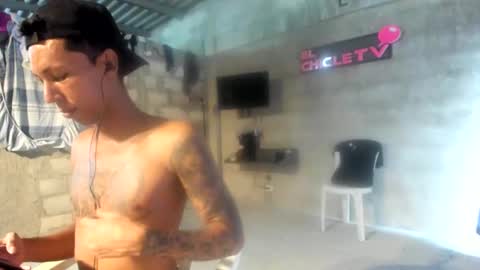 Snapshot of elchicletv chatting on 01/08/25, 08:50 El CHICLE TV - SHOW online show from 01/08/25, 08:50