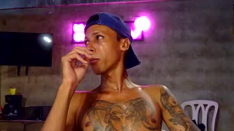 Snapshot of elchicletv chatting on 02/26/25, 02:48 El CHICLE TV - SHOW online show from 02/26/25, 02:48