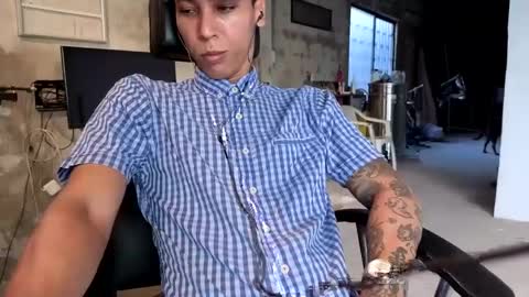 Snapshot of elchicletv chatting on 09/17/25, 10:44 El CHICLE TV - SHOW online show from 09/17/25, 10:44