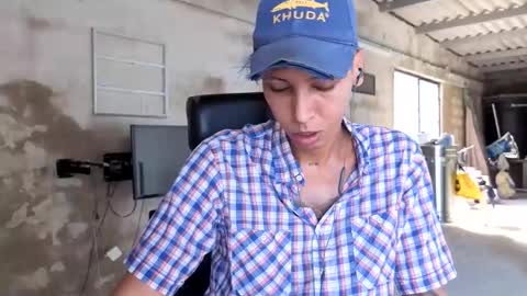 Snapshot of elchicletv chatting on 09/21/25, 02:40 El CHICLE TV - SHOW online show from 09/21/25, 02:40