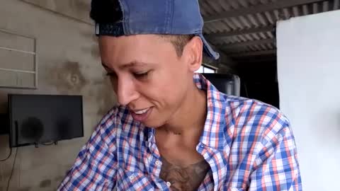 Snapshot of elchicletv chatting on 09/22/25, 06:43 El CHICLE TV - SHOW online show from 09/22/25, 06:43