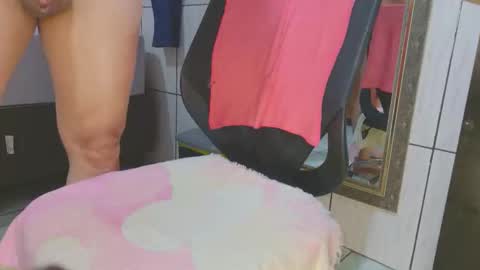 Snapshot of elcimar53 chatting on 11/18/25, 10:25 Elcimar online show from 11/18/25, 10:25