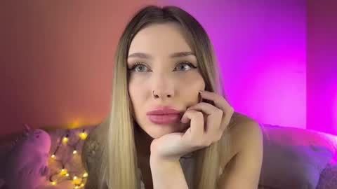 Snapshot of eleanor_rr_ chatting on 10/24/25, 09:06 Ella online show from 10/24/25, 09:06