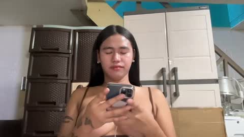 Snapshot of eleanorarmani_ chatting on 07/16/26, 04:07 El online show from 07/16/26, 04:07