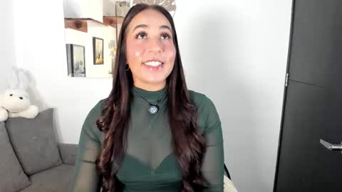 Snapshot of electra_hunt chatting on 03/20/26, 02:05 Electra- Please help me reach 100 likes online show from 03/20/26, 02:05