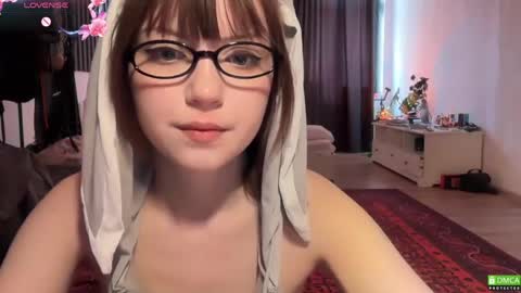 Snapshot of electric_woman chatting on 04/12/26, 11:37 Aleksa online show from 04/12/26, 11:37