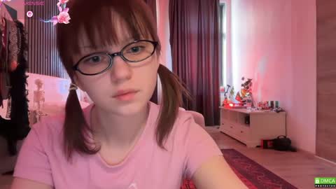 Snapshot of electric_woman chatting on 04/16/26, 10:27 Aleksa online show from 04/16/26, 10:27