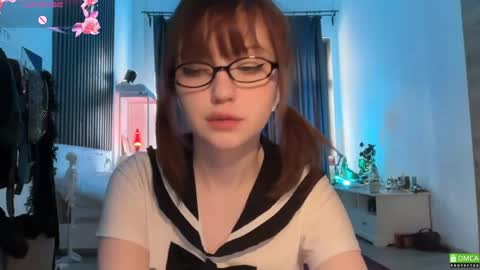Snapshot of electric_woman chatting on 04/18/26, 11:14 Aleksa online show from 04/18/26, 11:14