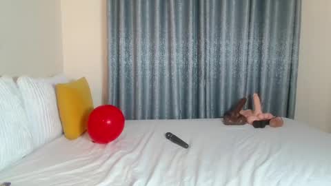 Snapshot of elegant_ebony chatting on 12/27/24, 10:45 Nika online show from 12/27/24, 10:45